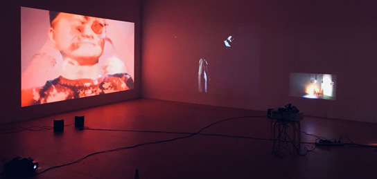 Projektionen auf Wand