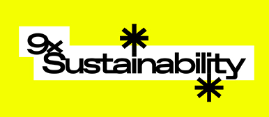 Schriftzug ‘9x Sustainability’ in schwarzer Schrift mit Sternsymbolen auf leuchtend gelbem Hintergrund – visuelle Identität eines nachhaltigkeitsbezogenen Projekts von Nodo.