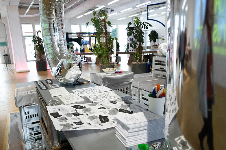 Visuelle Identität, Kommunikationsmittel und Ausstellungseinblicke des Bachelor Creative Transformation der HSLU, mit Printprodukten, Installationen, Workshops und Anwendungen im realen Kontext.