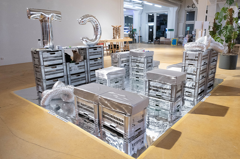 Visuelle Identität, Kommunikationsmittel und Ausstellungseinblicke des Bachelor Creative Transformation der HSLU, mit Printprodukten, Installationen, Workshops und Anwendungen im realen Kontext.