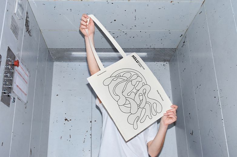Visuelle Identität, Kommunikationsmittel und Ausstellungseinblicke des Bachelor Creative Transformation der HSLU, mit Printprodukten, Installationen, Workshops und Anwendungen im realen Kontext.