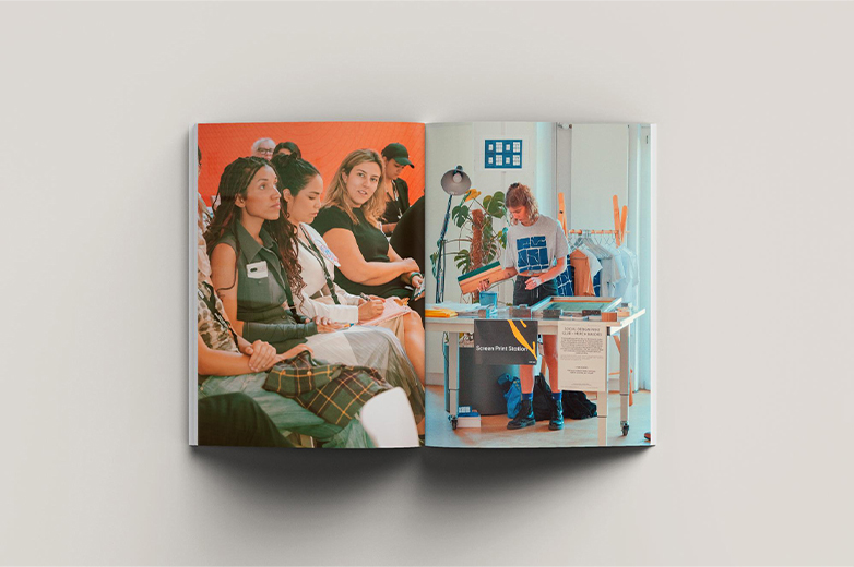 Publikation und Dokumentation zur Social Design Network Conference mit aufgeschlagenen Buchseiten, Textbeiträgen, Fotografien von Vorträgen, Workshops und Teilnehmenden sowie grafisch gestalteten Covern.