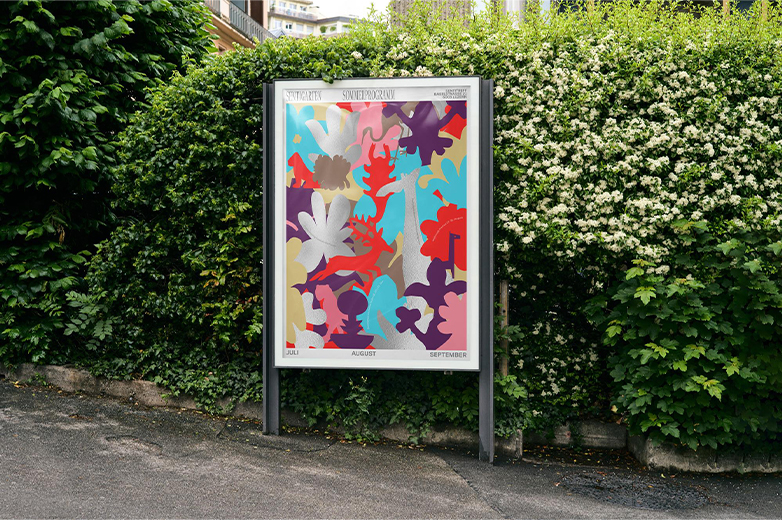 Bunt gestaltete Plakate und Drucksachen im öffentlichen Raum sowie Szenen eines lebendigen Quartiertreffs mit Menschen, Pflanzen und gemeinschaftlichen Aktivitäten im Aussenbereich.