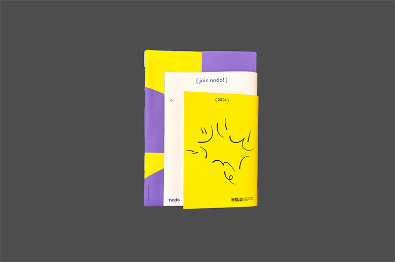 Das Yearbook und Posters für den Master Design der HSLU – Design FIlm Kunst: farbige Broschüren und aufgeklappte Seiten mit Texten, Grafiken und Informationen zu Studienrichtungen im Bereich Design.