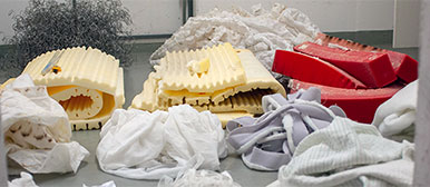 Dämmaterialien auf einem Tisch