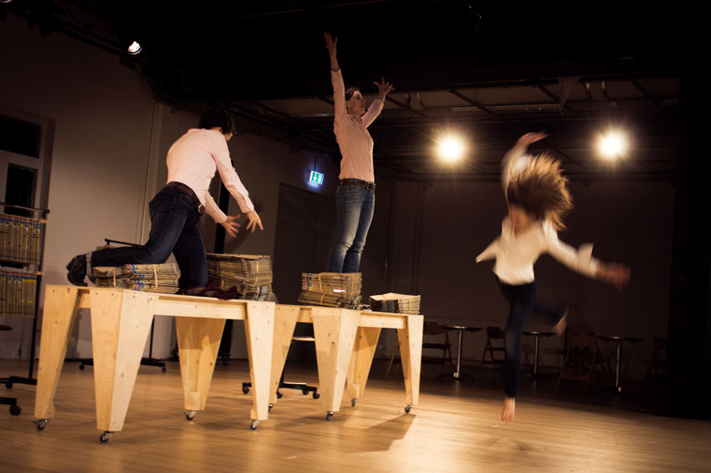 Die Hochschule Luzern holt die Theaterproduktion «Formular:CH» nach Luzern. (Bild: zVg)