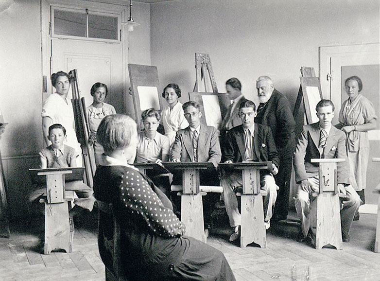 Von der Kunstgewerbeschule - hier eine Zeichenklasse von 1925... Bild: Staatsarchiv Kanton Luzern
