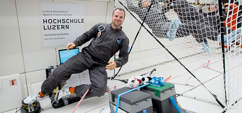 Parabelflug - Simon Wüest forscht in der Schwerelosigkeit
