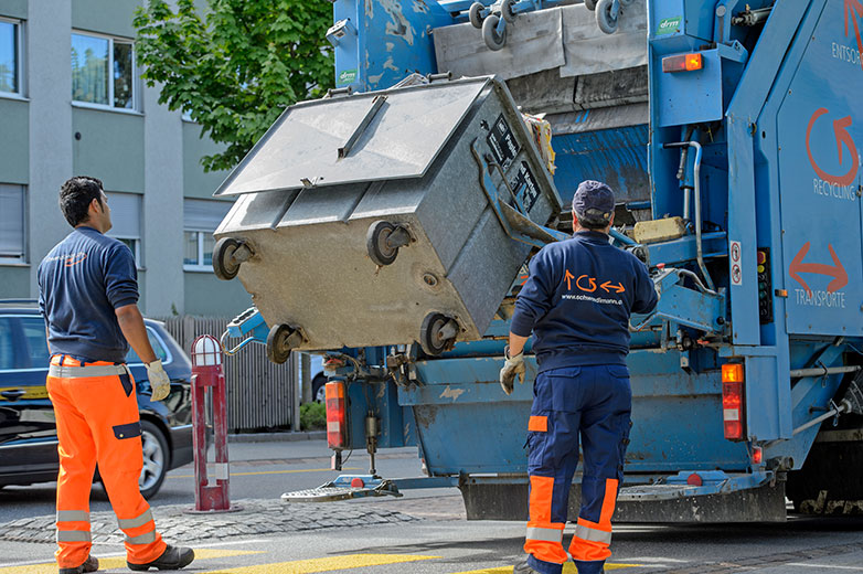 Bald mit KI-Untersützung? Müllmänner bei der Arbeit. Bild: zVg/Schwendimann AG
