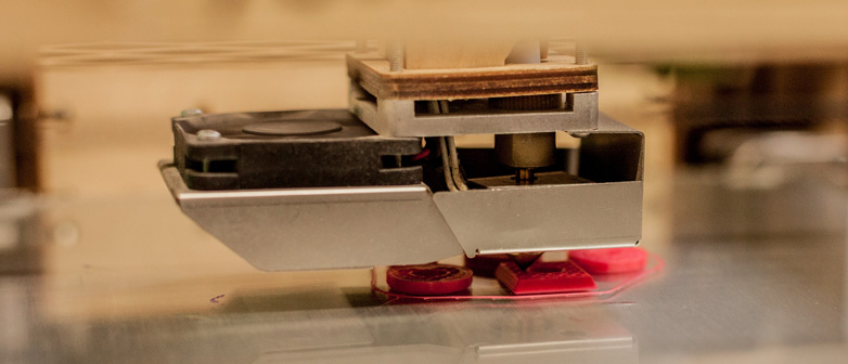 Ein 3D-Drucker aus dem FabLab der Hochschule Luzern in Aktion