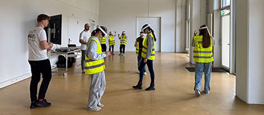 Achtung Barriere - Schulklasse probiert Mixed-Reality-Erfahrung