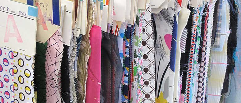 Das Textilarchiv «Silk memory» umfasst zahlreiche Stoffe der ehemaligen Seidenweberei Weisbrod-Zürrer.