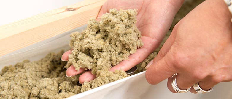 Die Dämmelemente TexLining sind mit granulöser Steinwolle gefüllt.