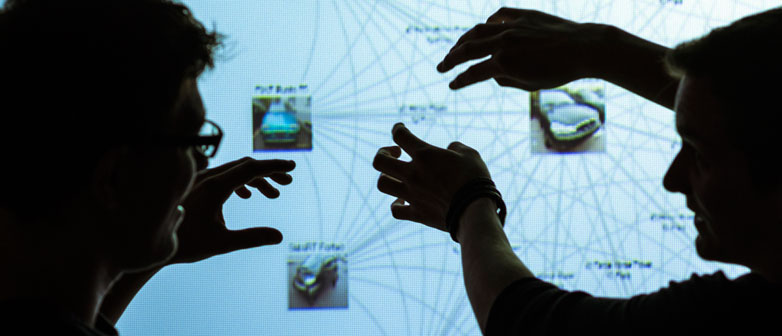 Forscher entwerfen die Demoversionen des Projektes «PrefCom». Foto: Martin Vogel