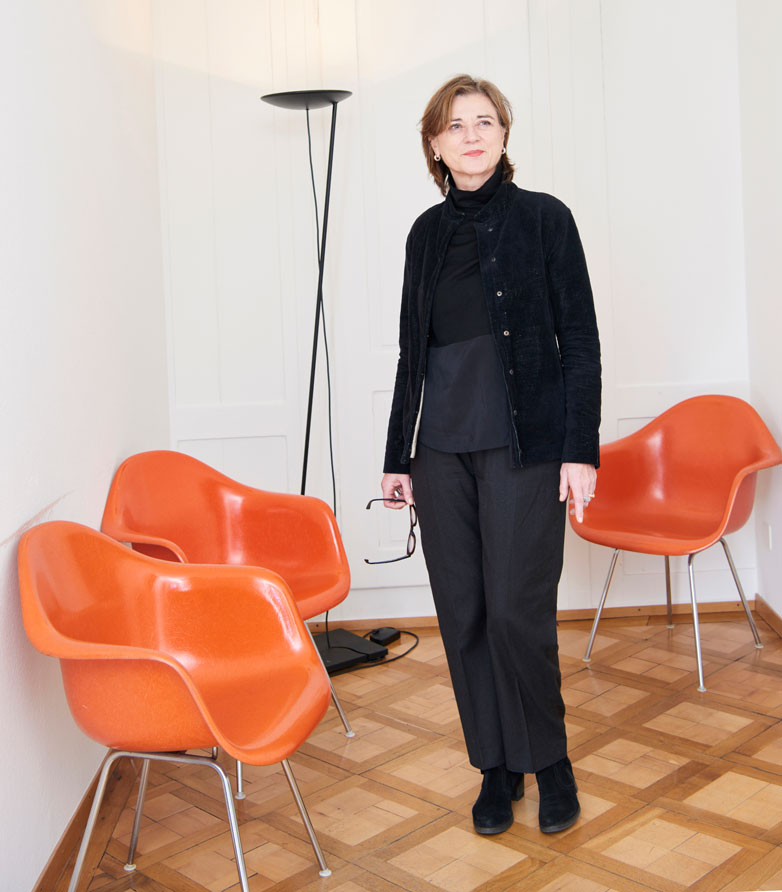 Psychoanalytikerin Ingrid Feigl in ihrer Praxis in Zürich. Foto: Andreas Schwaiger
