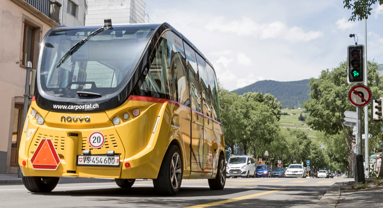 In Sion sind selbstfahrende Busse bereits testweise im Einsatz. Wie aber ist deren Potenzial für den ländlichen Raum? Foto: Keystone