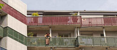 Gute Wohnatmosphäre trotz Dichte: Balkone der Genossenschaftssiedlung Himmelrich 2 in Luzern. Foto: allgemeine baugenossenschaft luzern