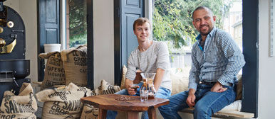 Nikolaj Staub (links) mit Geschäftspartner Manolo Gonzalez im Café Tacuba an der Eichwaldstrasse 10 in Luzern. Foto: Cafe Tacuba