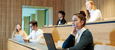 Studierende im Hörsaal