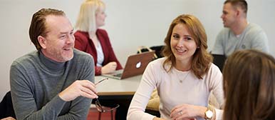 Personen im Gespräch 