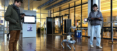 Interaktion von Menschen und Roboterhund