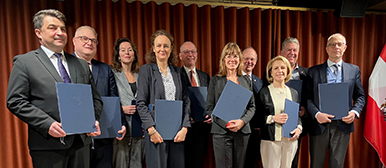 Gruppenbild Signing Ceremony Bruessel