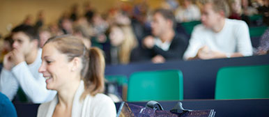 Hörsaal Departement Wirtschaft, Zentralstrasse Luzern. (Hochschule Luzern)