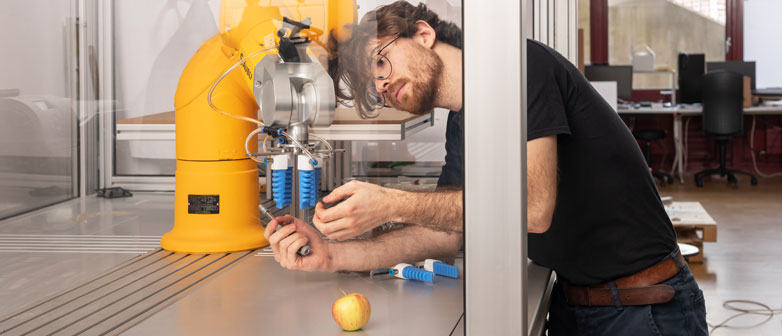 Forscher in Werkstatt