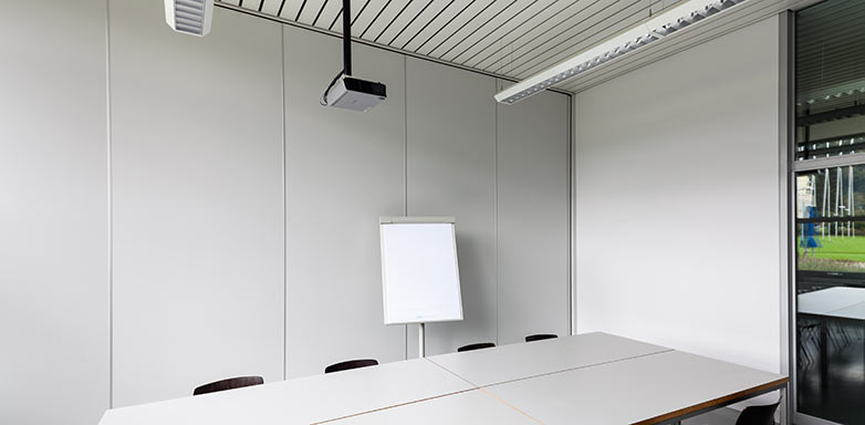 Der Gruppenraum bietet bis zu zwölf Personen Platz.