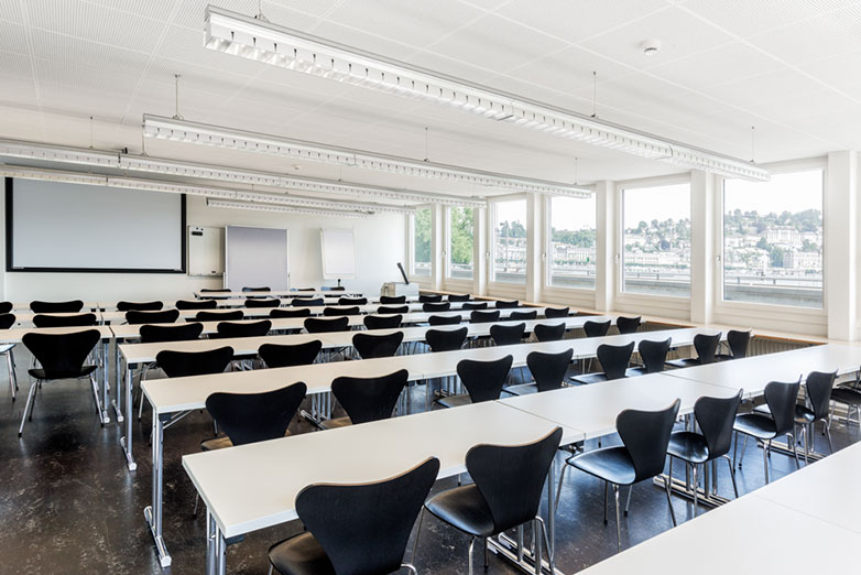 Das grosse Plenum der Hochschule Luzern – Soziale Arbeit an der Werftestrasse 1 bietet Platz für 68 Personen. 