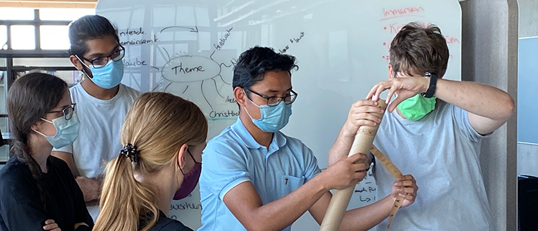 Studierende arbeiten an Projekt
