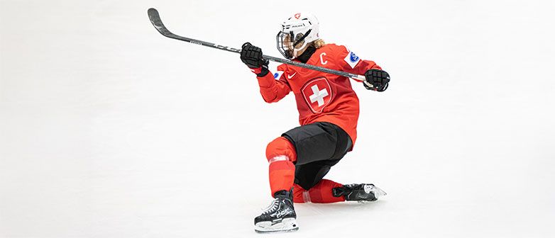 Eine Eishockey-Spielerin der Schweizer Nationalmannschaft