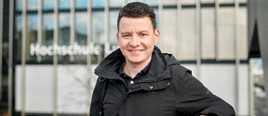 Andreas Schürmann vor Hochschule Luzern - Informatik