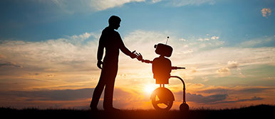 Roboter und Mensch vor Horizont