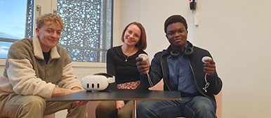 Porträt der drei ersten Studierenden des Bachelor-Studiengangs Immersive Technologies an der HSLU.