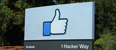Facebook-Icon auf Plakat