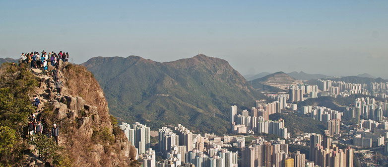 Berge vor Grossstadt
