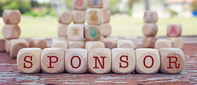 Holzwürfel, die das Wort Sponsor bilden