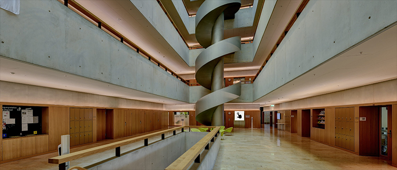 Wendeltreppe im Hochschulgebäude