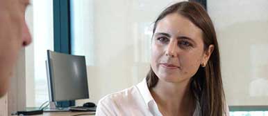 Gespräch zwischen Frau und Mann