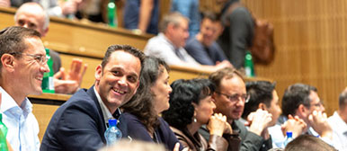 Männer und Frauen im Hörsaal