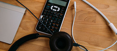 Taschenrechner und Kopfhoerer