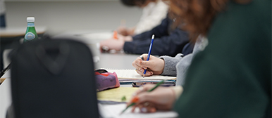 Im Pre-College erhält man eine umfangreiche Grundausbildung in Musiktheorie und Musikgeschichte. 