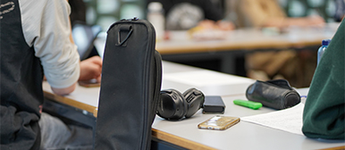 Im Pre-College erhält man eine umfangreiche Grundausbildung in Musiktheorie und Musikgeschichte. 