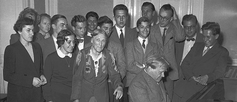 Der Pianist Edwin Fischer mit seiner Meisterklasse um 1950. Foto: Archiv Lucerne Festival