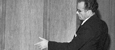 Bild von Max Sturzenegger am Dirigieren.