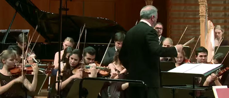 Die Junge Philharmonie Zentralschweiz und das Sinfonieorchester der Hochschule für Musik FHNW in Basel beim gemeinsamen Auftritt im Oktober 2015 im KKL Luzern.