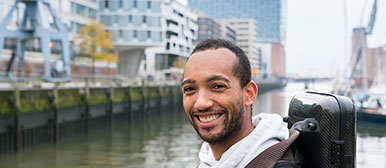 Ein Musik-Student absolviert ein Austausch-Semester in Hamburg. 