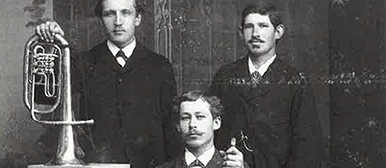 Blasmusikformation, historisches Bild  (Quelle: Musikgesellschaft Sonnenberg/Schwendi, Festschrift, 1991)