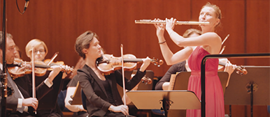 Solistin mit Querflöte